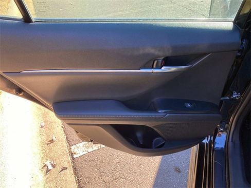 Used 2019 Toyota Camry XSE image 11