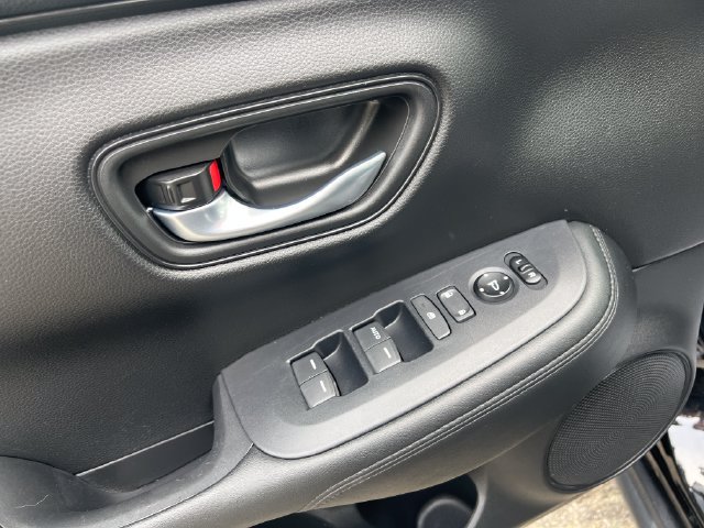 Used 2025 Honda HR-V LX image 30