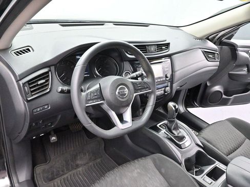 Used 2017 Nissan Rogue SV FWD image 16