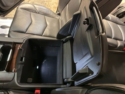 Used 2019 Cadillac Escalade Luxury image 20