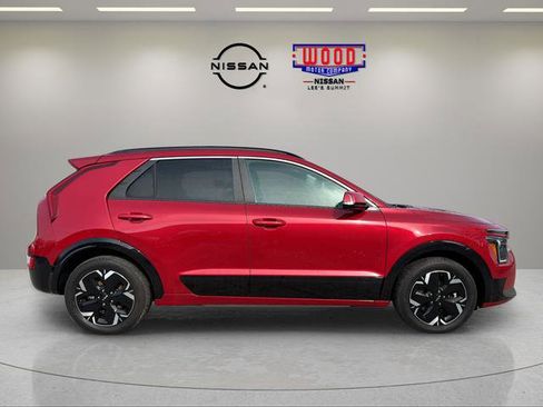 Used 2024 Kia Niro Wind w/ Wind Preserve Package image 2