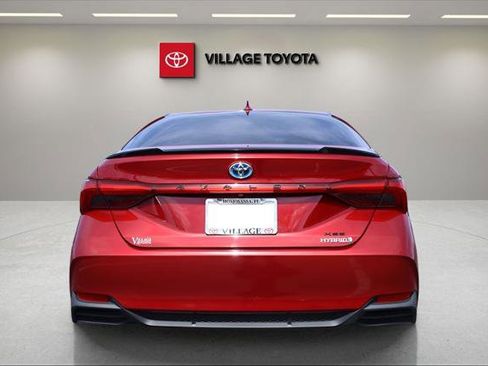 Certified 2019 Toyota Avalon XSE FWD image 4