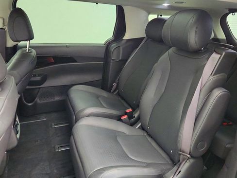 Used 2025 Kia Carnival SX Prestige image 22