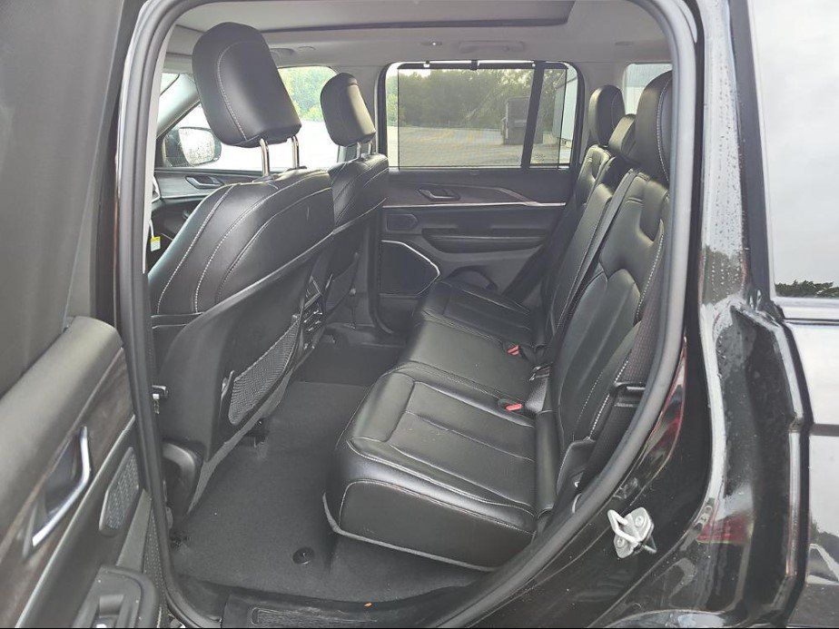 Used 2024 Jeep Grand Cherokee Limited 4xe AWD/4WD image 10