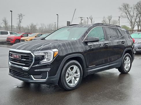 Certified 2023 GMC Terrain SLE w/ Driver Convenience Package image 3