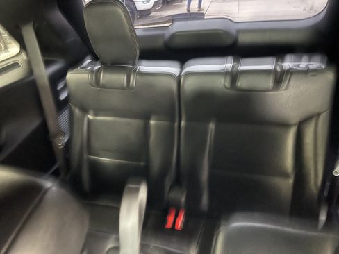 Used 2020 Ford Explorer XLT image 16