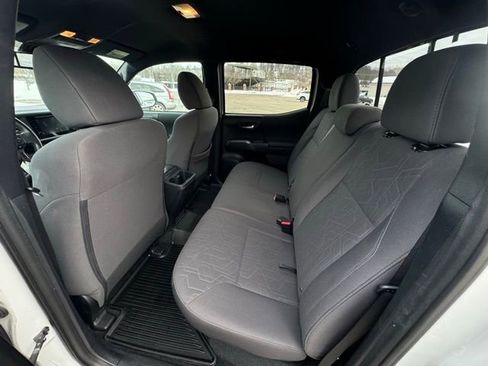 Used 2019 Toyota Tacoma TRD Sport image 15