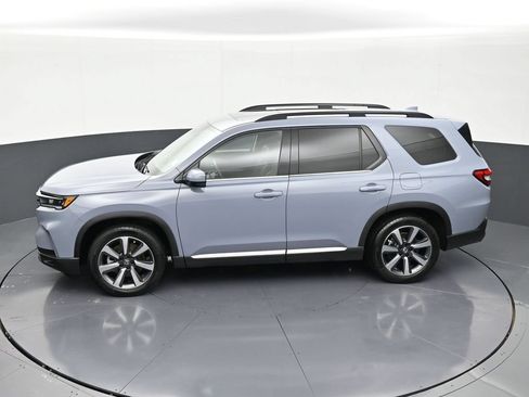 Used 2025 Honda Pilot Touring image 13