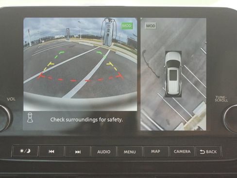 Used 2024 Nissan Pathfinder SL image 7