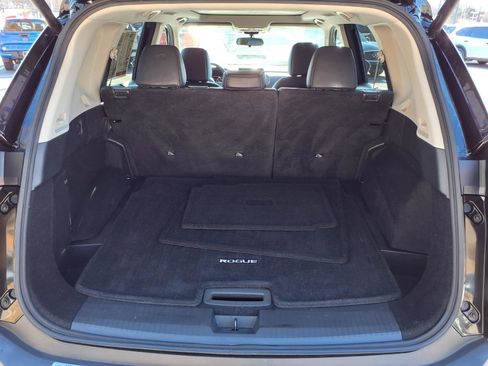 Used 2021 Nissan Rogue SV w/ Premium Package image 25