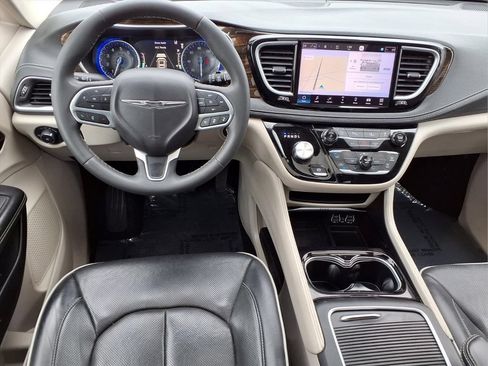 Used 2023 Chrysler Pacifica Limited FWD image 10