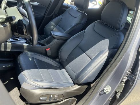 Used 2023 Chevrolet Bolt EUV Premier FWD image 17