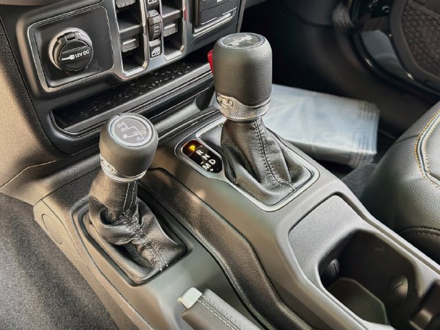 New 2026 Jeep Wrangler Unlimited Sahara AWD/4WD image 15