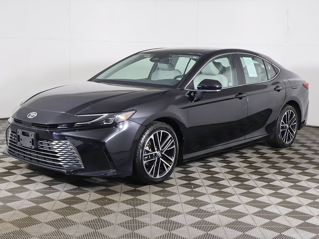 Used 2025 Toyota Camry XLE FWD image 7