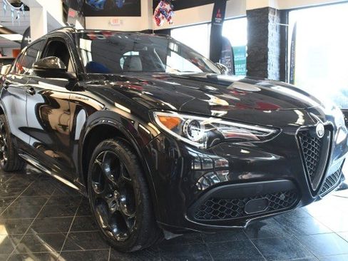 Used 2023 Alfa Romeo Stelvio Estrema AWD/4WD image 3