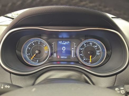 Used 2019 Jeep Cherokee Latitude Plus FWD image 28