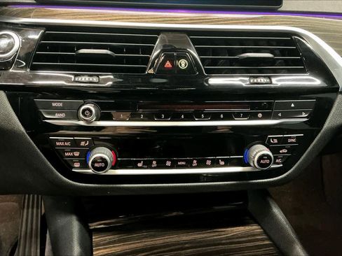 Used 2019 BMW 530e 530e iPerformance image 33