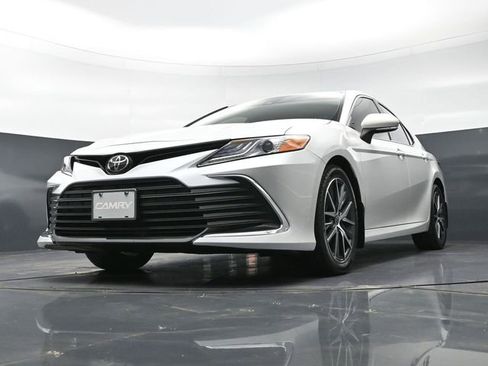 Used 2022 Toyota Camry XLE image 33