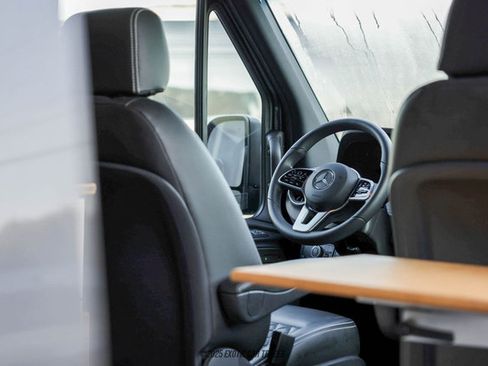 Used 2024 Mercedes-Benz Sprinter 2500 image 64