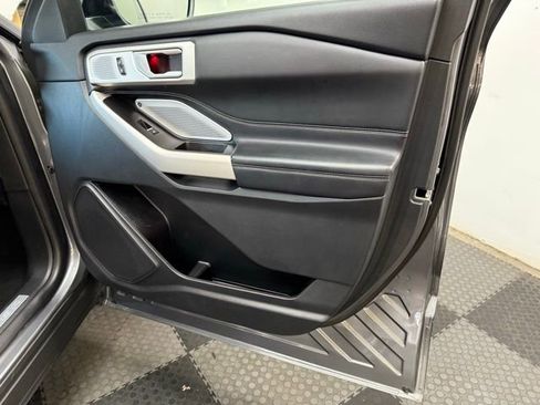 Used 2023 Ford Explorer Limited w/ Limited Technology Package image 40