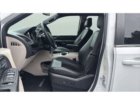 Used 2017 Dodge Grand Caravan SXT FWD image 11