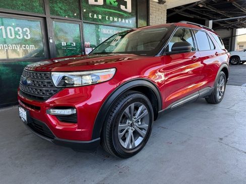Used 2021 Ford Explorer XLT w/ Equipment Group 202A RWD image 1