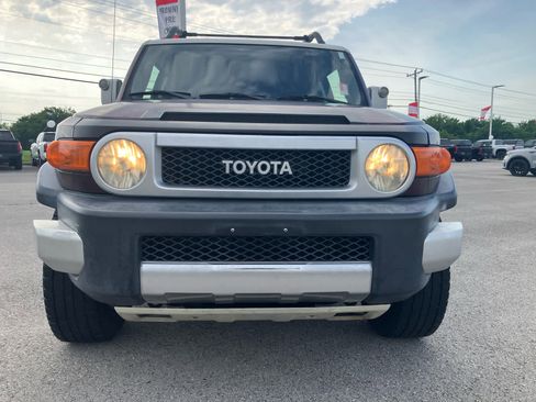 Used 2007 Toyota FJ Cruiser 4WD image 2