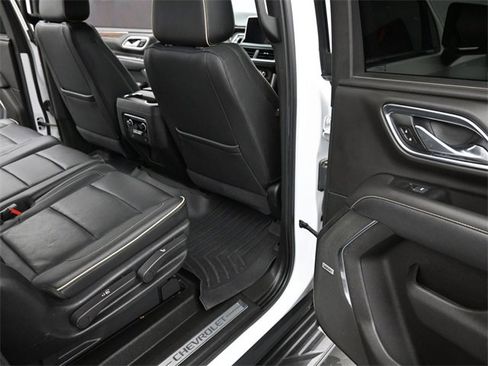 Used 2021 Chevrolet Suburban Premier w/ Premium Package image 21