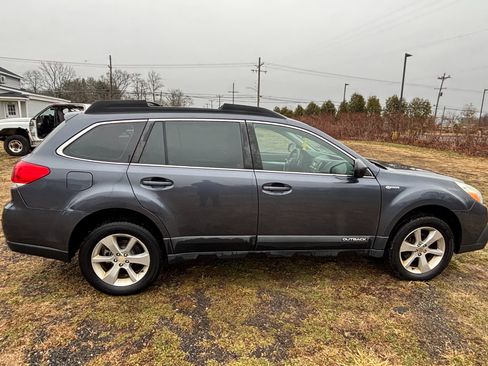 Used 2014 Subaru Outback 2.5i w/ Alloy Wheel Package image 4