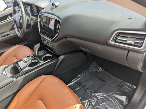 Used 2022 Maserati Ghibli Modena image 12