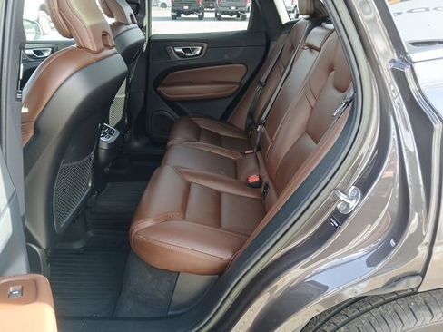 Used 2022 Volvo XC60 B5 Inscription w/ Protection Package Premier image 14