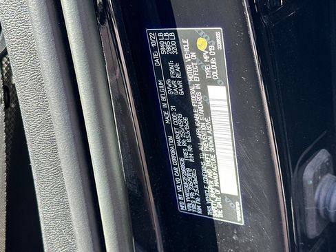 Certified 2023 Volvo XC40 Recharge Core image 35