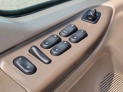 Used 1999 Ford F350 XLT image 8
