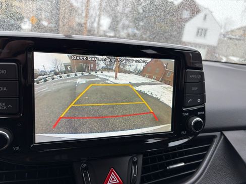 Used 2018 Hyundai Elantra GT image 37