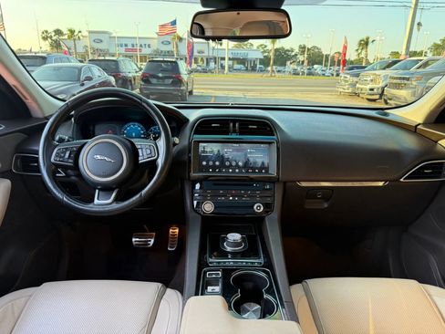Used 2017 Jaguar F-PACE Prestige AWD/4WD image 8