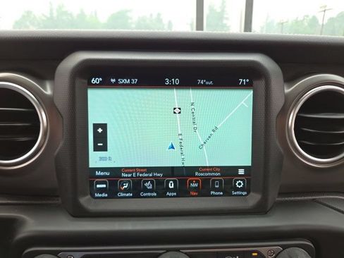 Used 2022 Jeep Gladiator Rubicon w/ LED Lighting Group AWD/4WD image 7