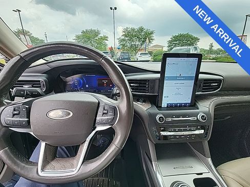 Used 2020 Ford Explorer Platinum w/ Premium Technology Package AWD/4WD image 3