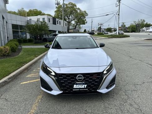 Certified 2024 Nissan Altima 2.5 SR w/ SR Premium Package AWD/4WD image 3
