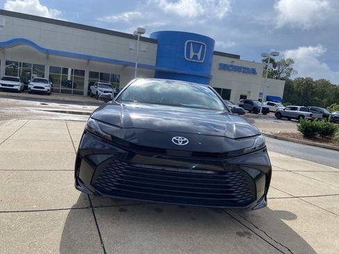 Used 2025 Toyota Camry LE FWD image 3