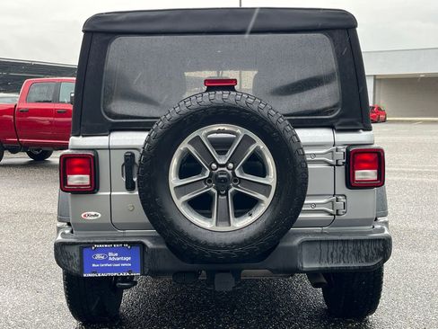 Used 2018 Jeep Wrangler Unlimited Sport S AWD/4WD image 22