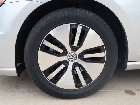Used 2015 Volkswagen e-Golf SEL Premium FWD image 10