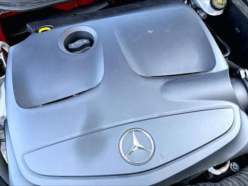 Used 2018 Mercedes-Benz GLA 250 4MATIC image 31