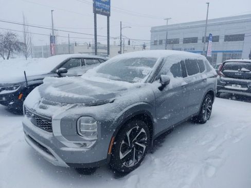 Used 2024 Mitsubishi Outlander SE image 4