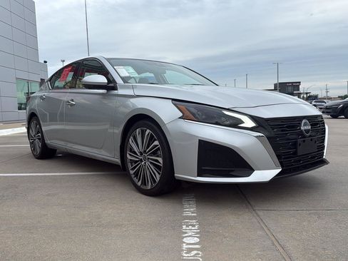 Used 2023 Nissan Altima 2.5 SL FWD image 4