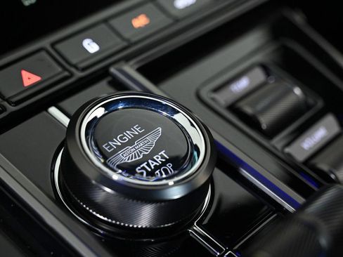 Used 2026 Aston Martin V8 Vantage Coupe image 18