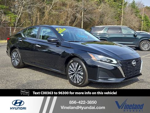 Used 2025 Nissan Altima 2.5 SV AWD/4WD image 1