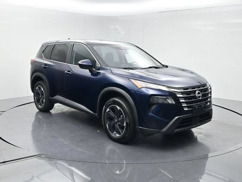 Used 2024 Nissan Rogue SV AWD/4WD image 2