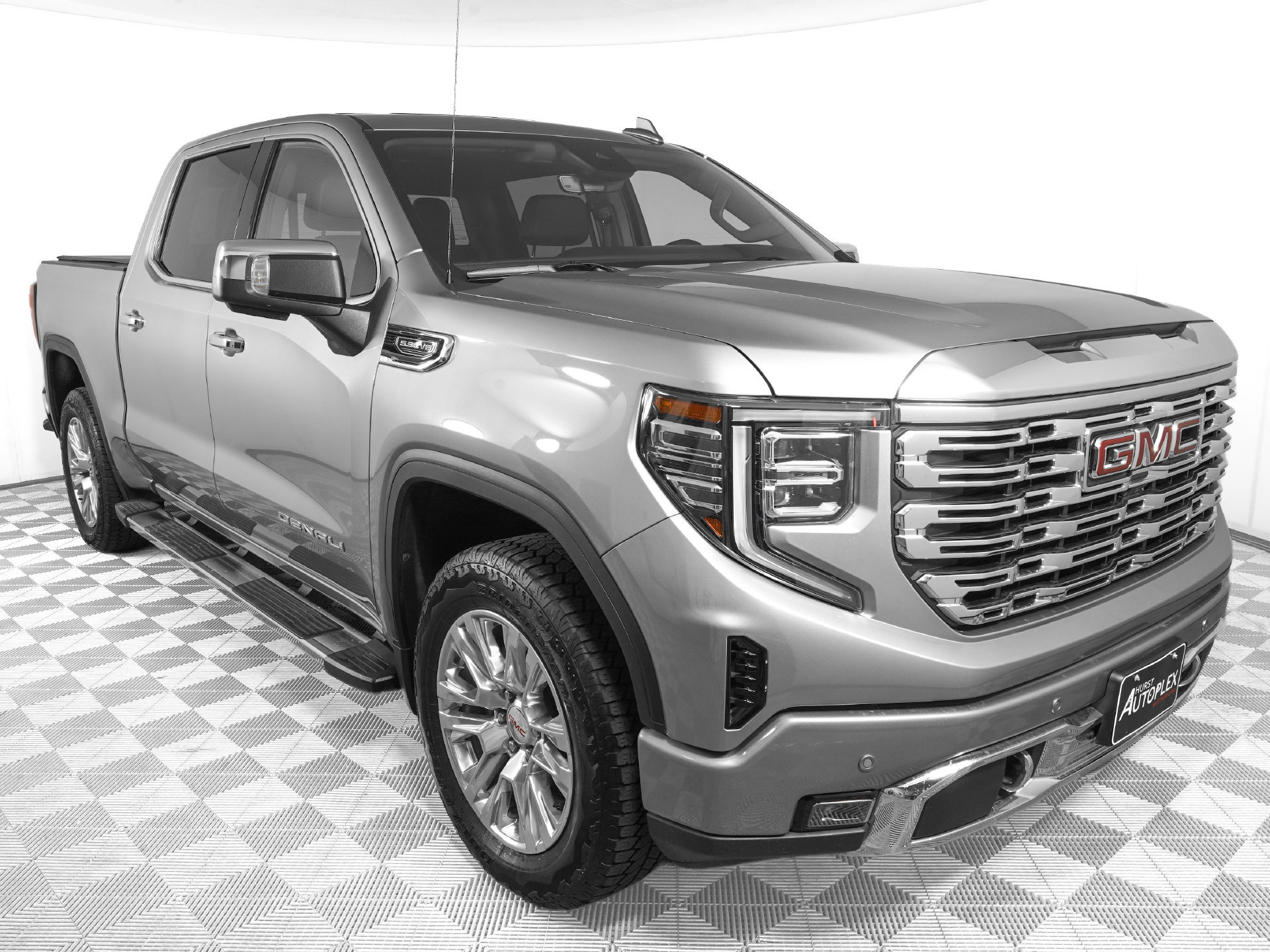 Used 2025 GMC Sierra 1500 Denali w/ Technology Package AWD/4WD image 3