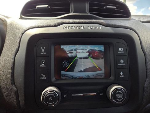 Used 2017 Jeep Renegade Latitude FWD image 22