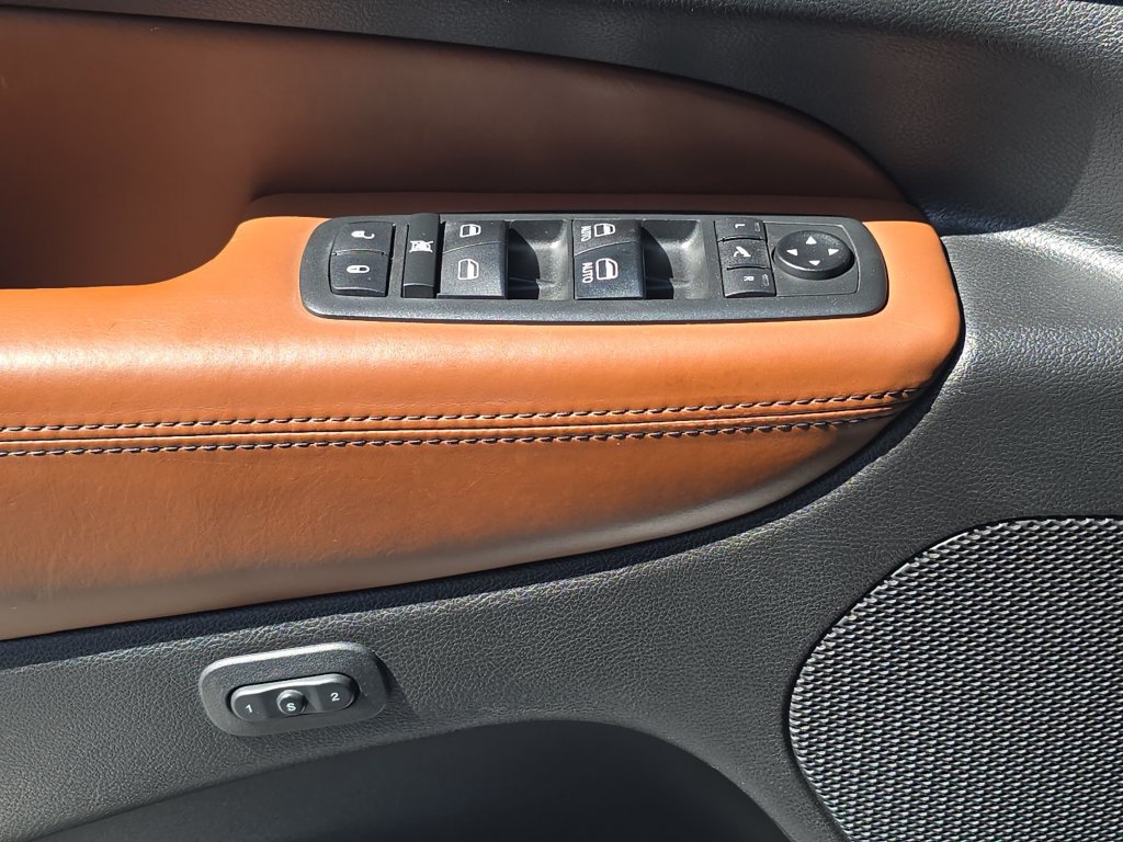 Used 2020 Jeep Grand Cherokee Overland AWD/4WD image 31